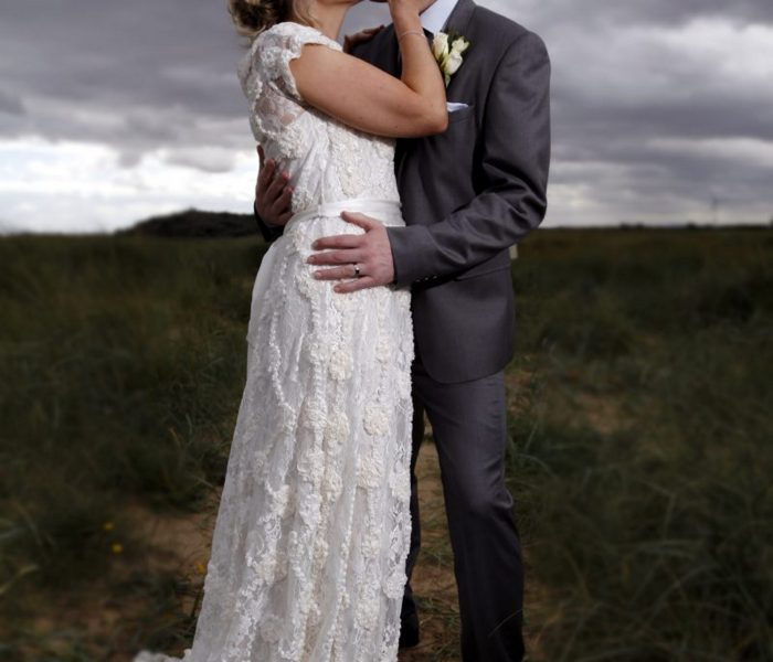 Wedding kiss in the dunes